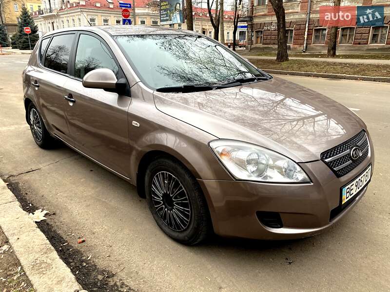 Kia Ceed (2007)
