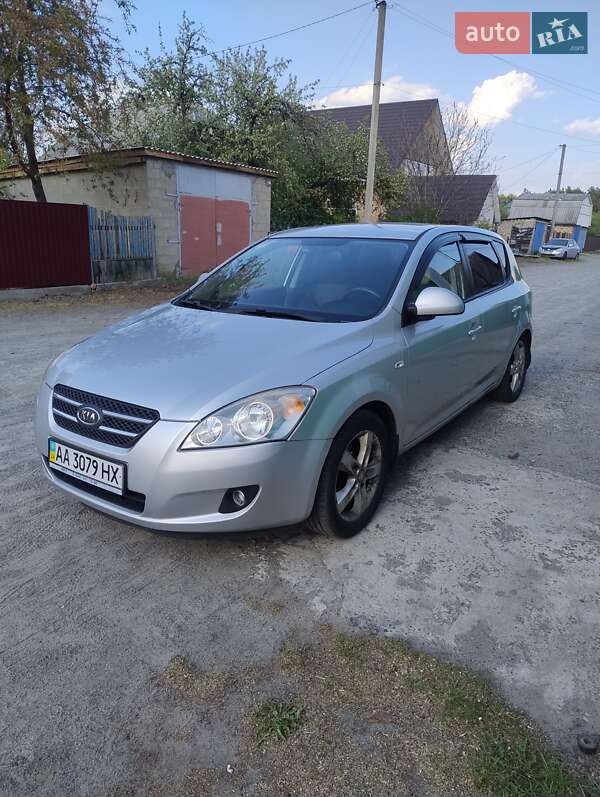 Kia Ceed (2008)
