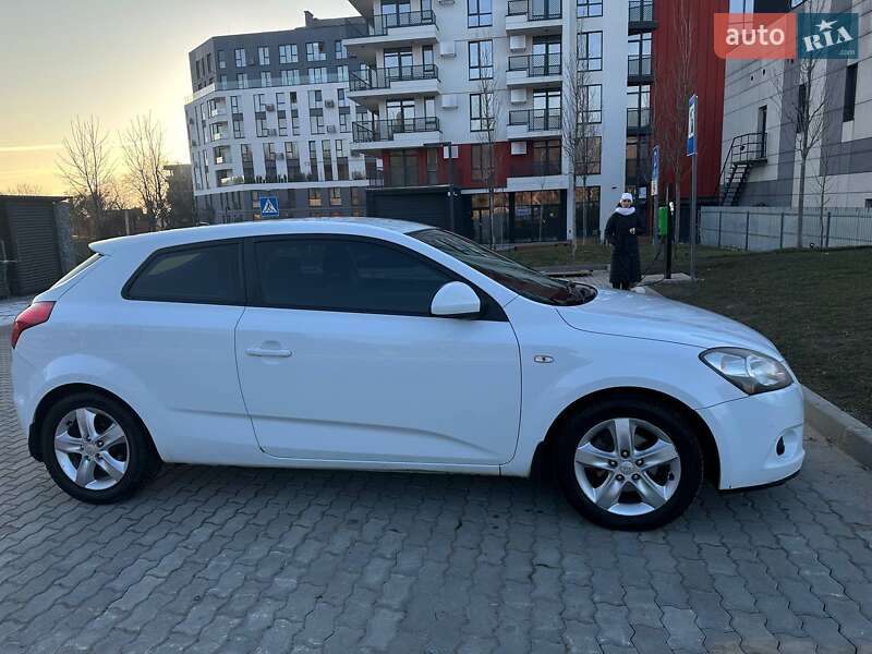 Kia Ceed (2008)