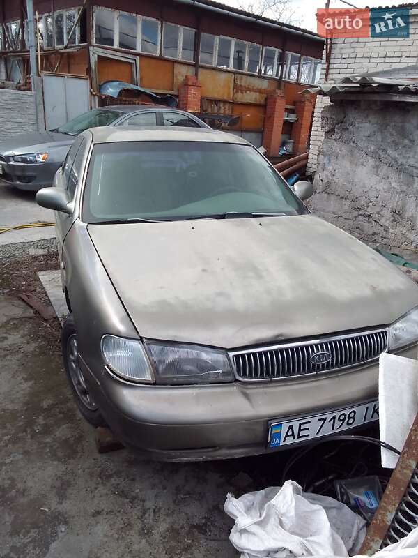 Kia Clarus (2000)