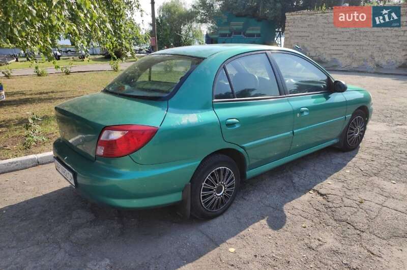 Kia Rio (2002)