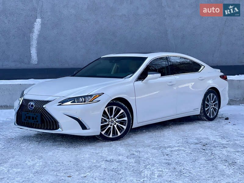 Lexus Es (2021)