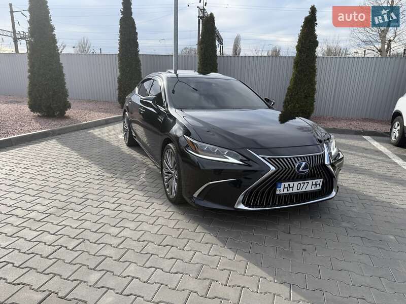 Lexus Es (2021)