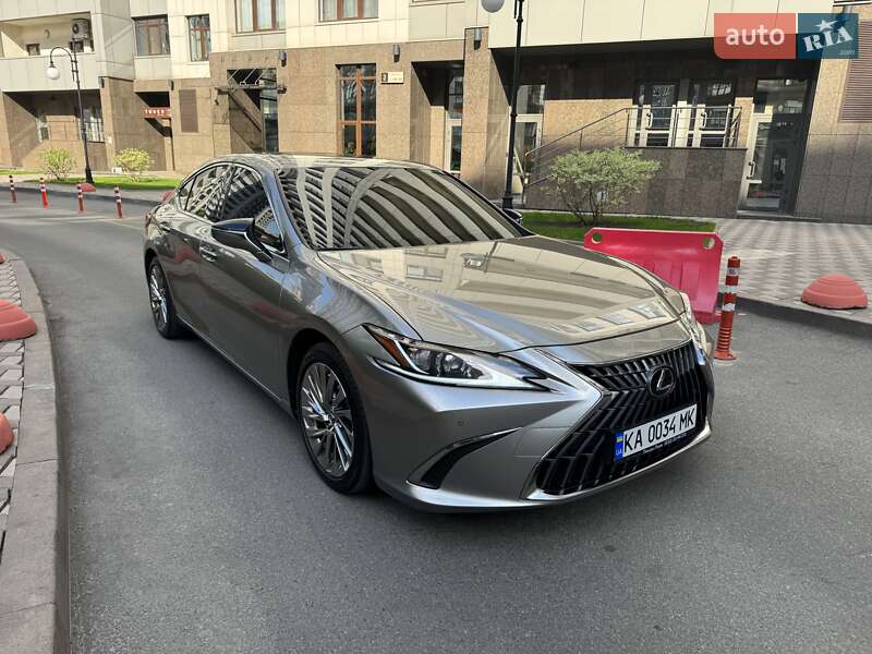 Lexus Es (2021)