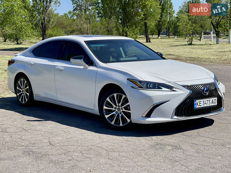 Lexus Es (2021)
