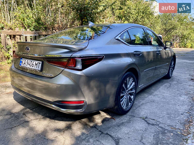 Lexus Es (2019)