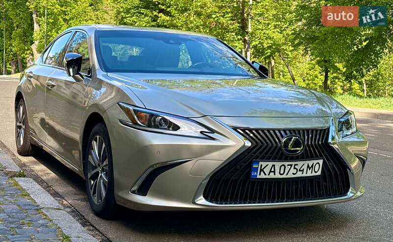 Lexus Es (2021)