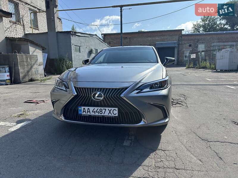 Lexus Es (2019)