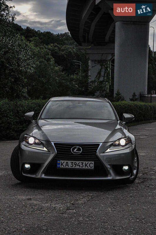Lexus Is (2015)