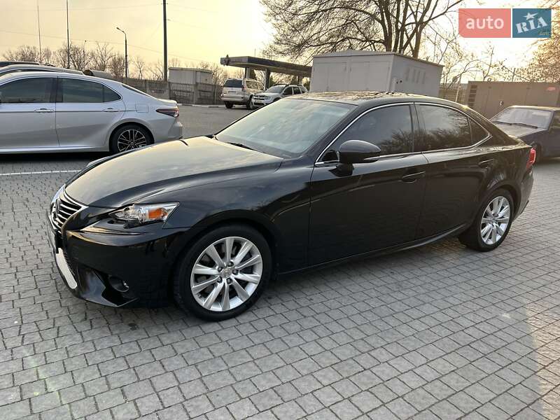 Lexus Is (2016)