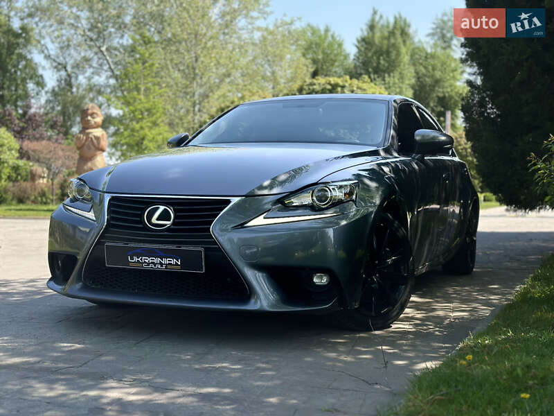 Lexus Is (2016)