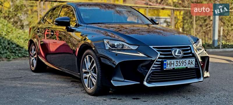 Lexus Is (2017)