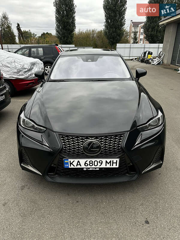 Lexus Is (2016)