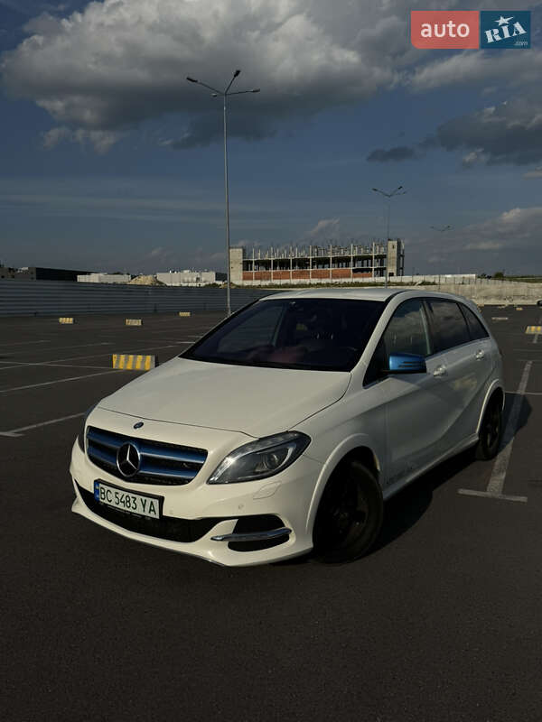 Mercedes-benz B-class (2015)