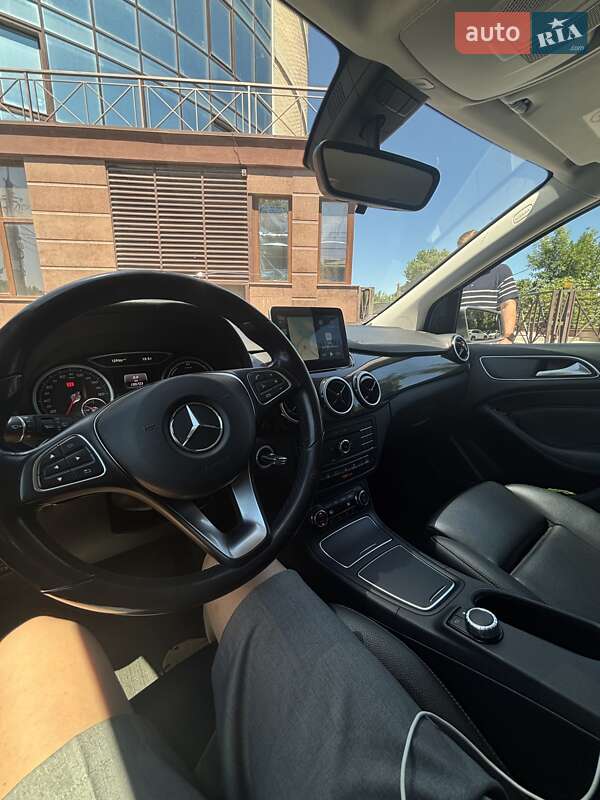 Mercedes-benz B-class (2016)