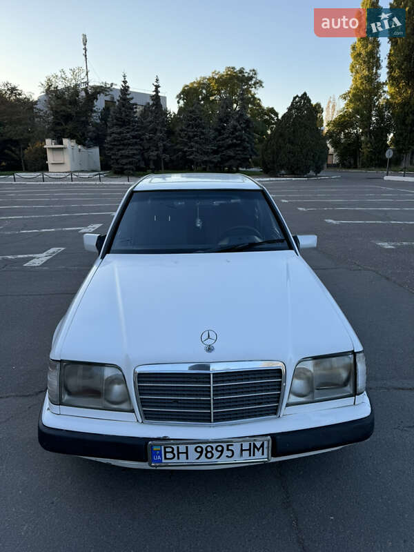Mercedes-benz E-class (1985)