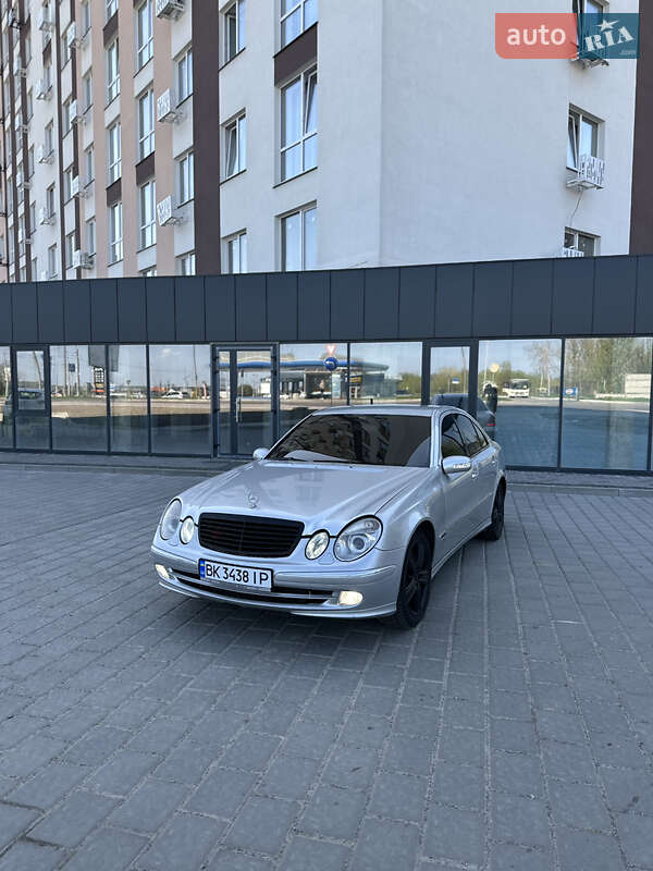 Mercedes-benz E-class (2003)