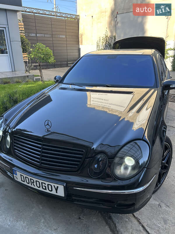Mercedes-benz E-class (2005)