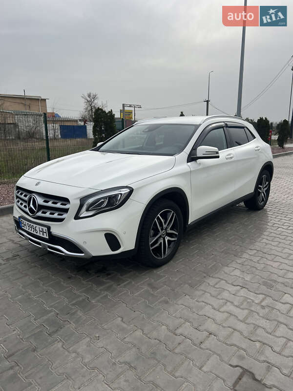 Mercedes-benz Gla-class (2017)