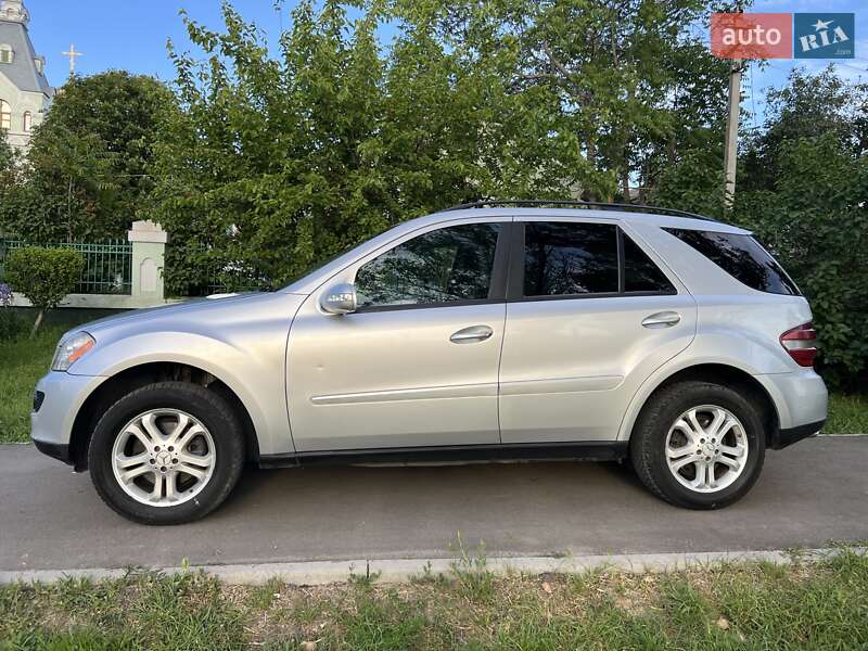 Mercedes-benz M-class (2005)
