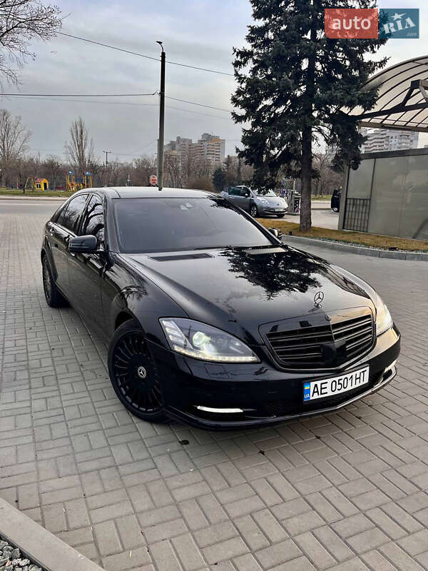 Mercedes-benz S-class (2010)