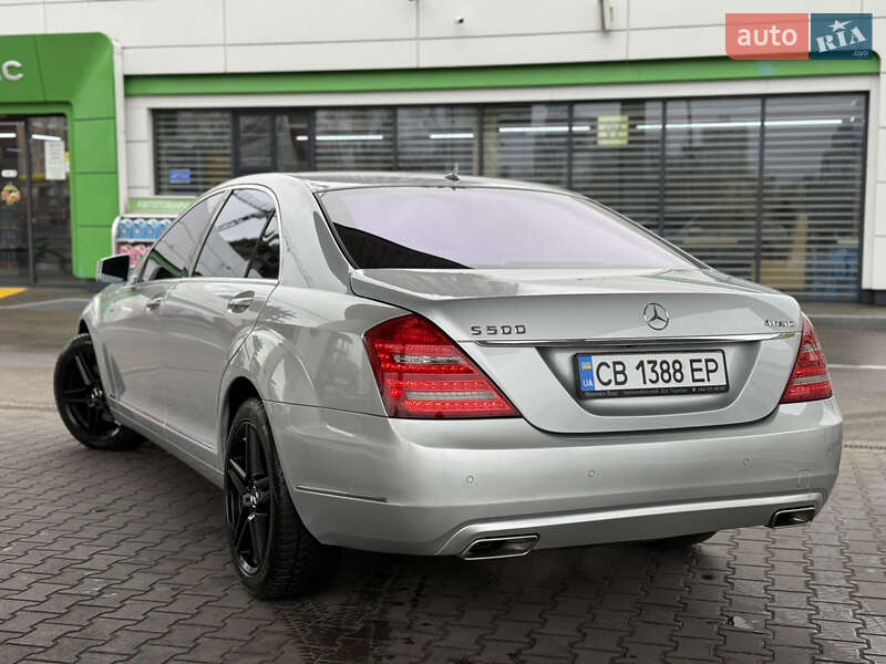 Mercedes-benz S-class (2010)
