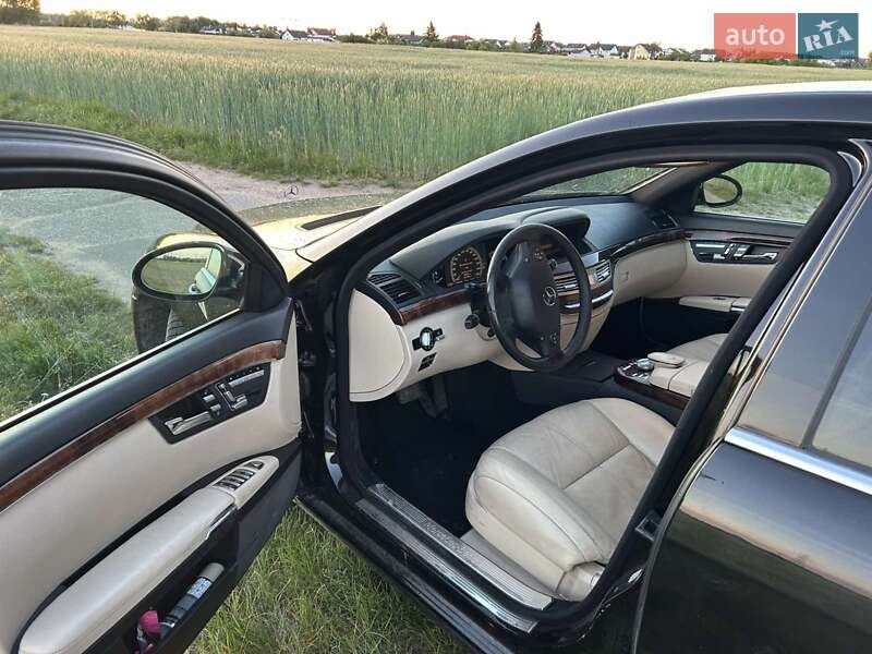 Mercedes-benz S-class (2006)