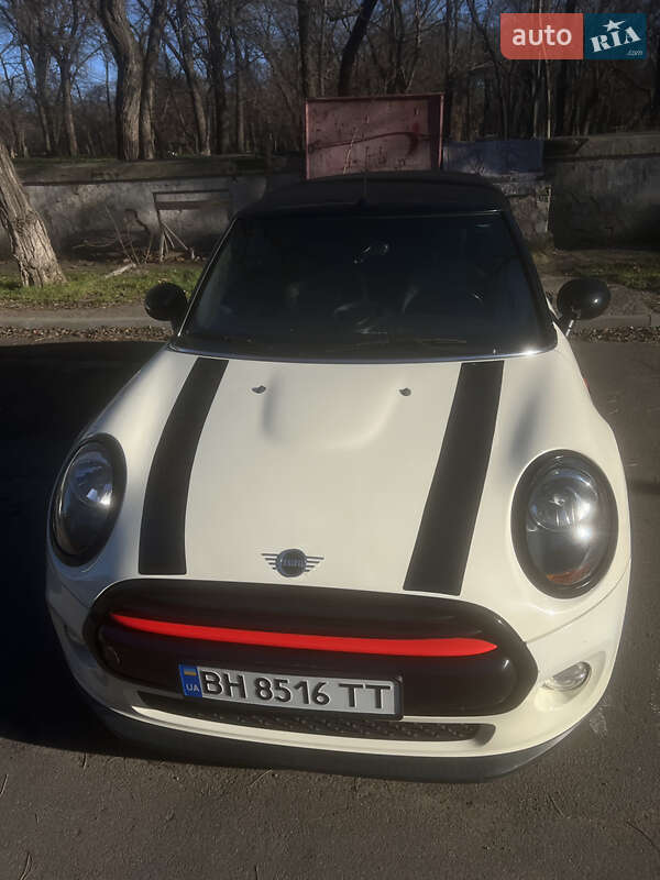 Mini Convertible (2018)
