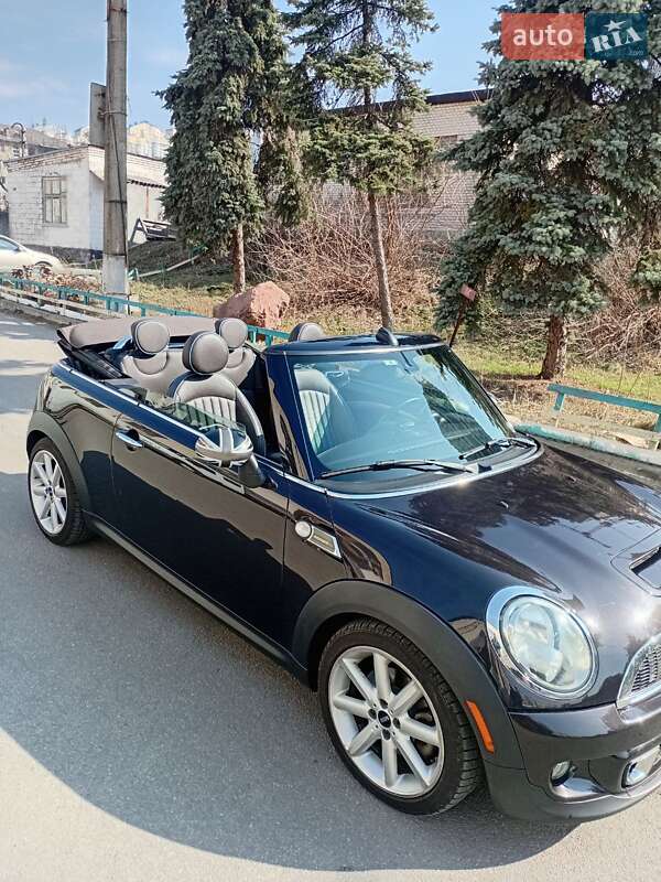 Mini Convertible (2012)