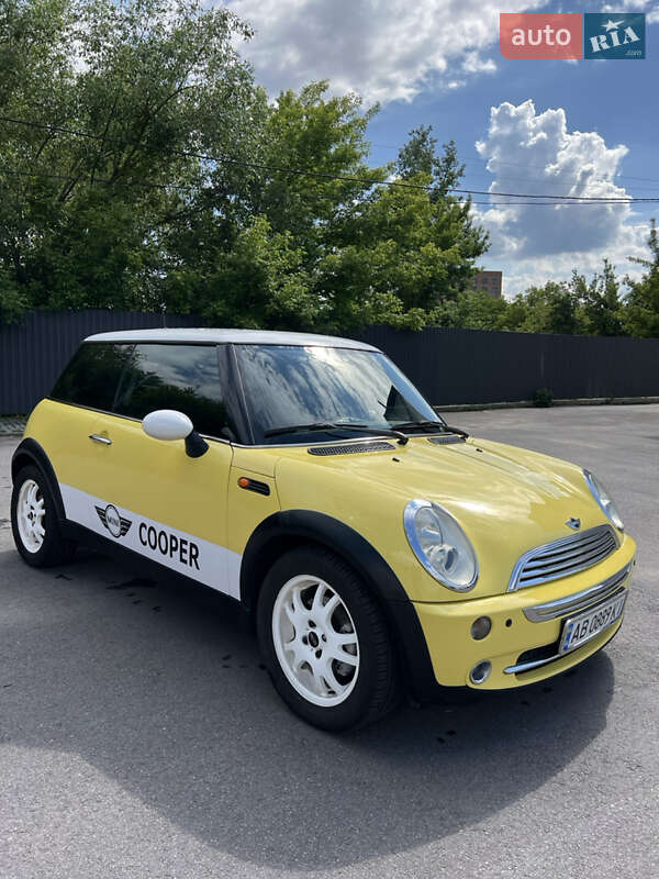 Mini Cooper (2005)