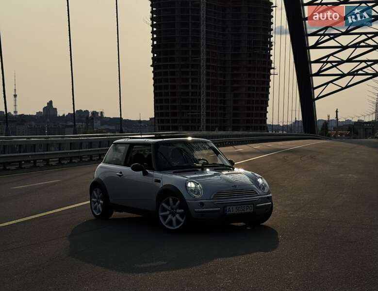 Mini Cooper (2004)