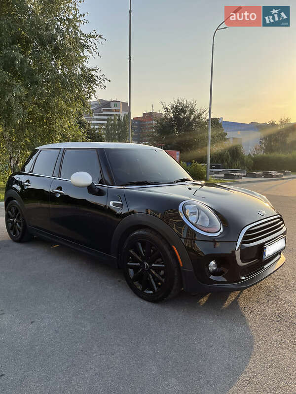Mini Hatch (2016)