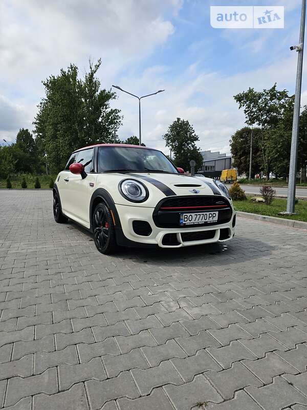 Mini Hatch (2017)