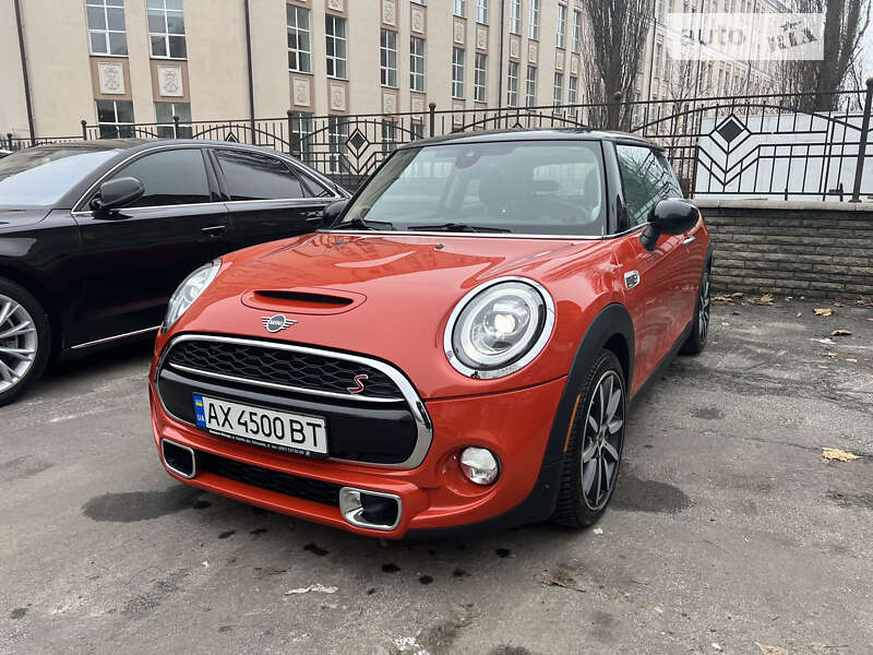 Mini Hatch (2018)