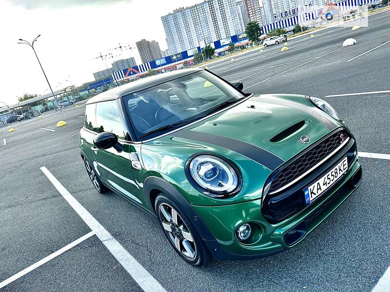 Mini Hatch (2019)