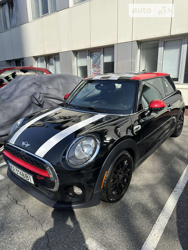 Mini Hatch (2017)