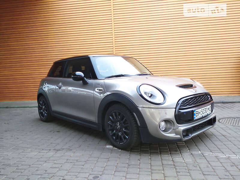 Mini Hatch (2017)