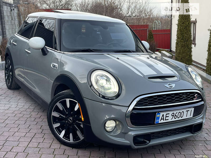 Mini Hatch (2017)