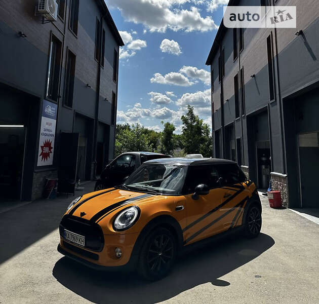Mini Hatch (2016)