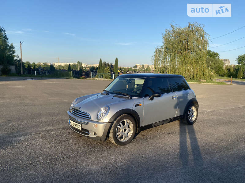Mini Cooper (2005)