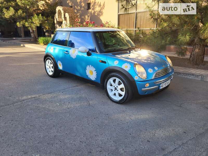 Mini Cooper (2004)