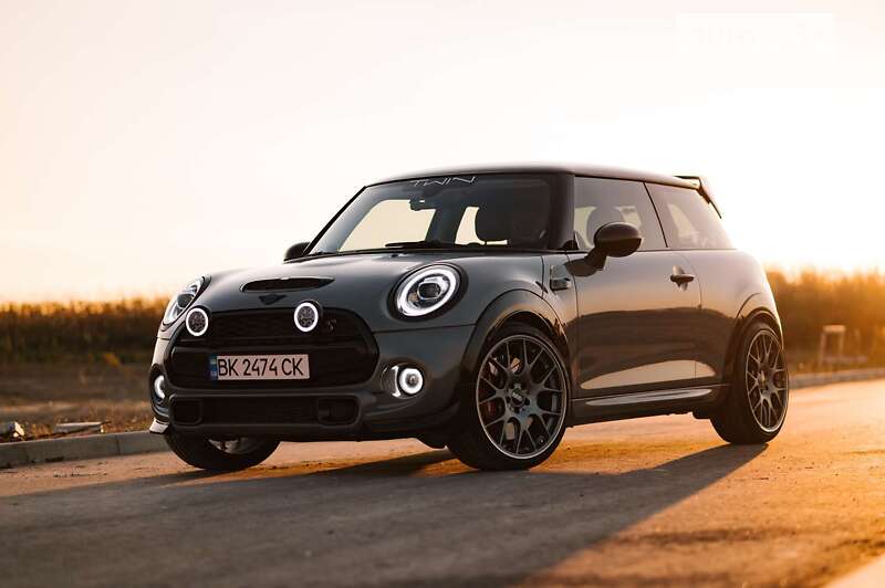 Mini Hatch (2016)