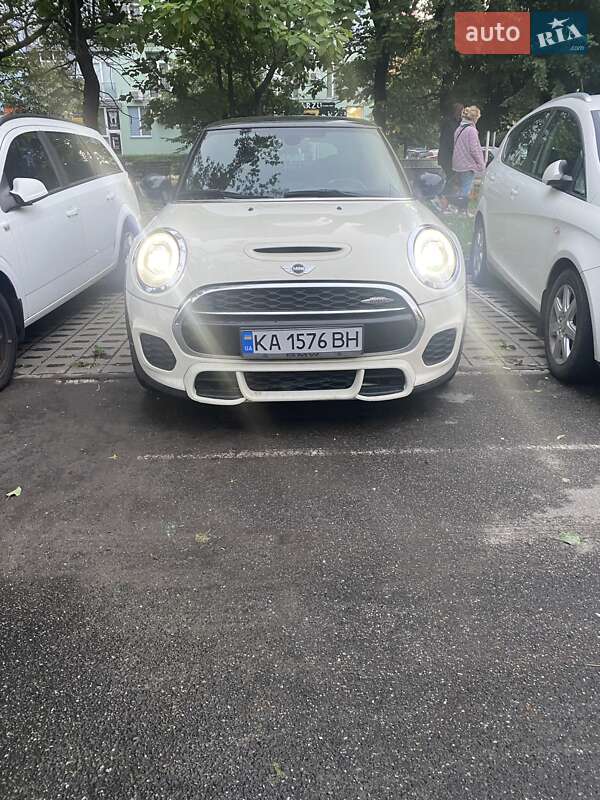Mini Hatch (2017)