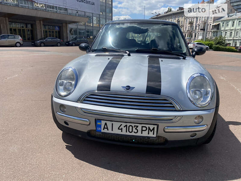 Mini Cooper (2004)