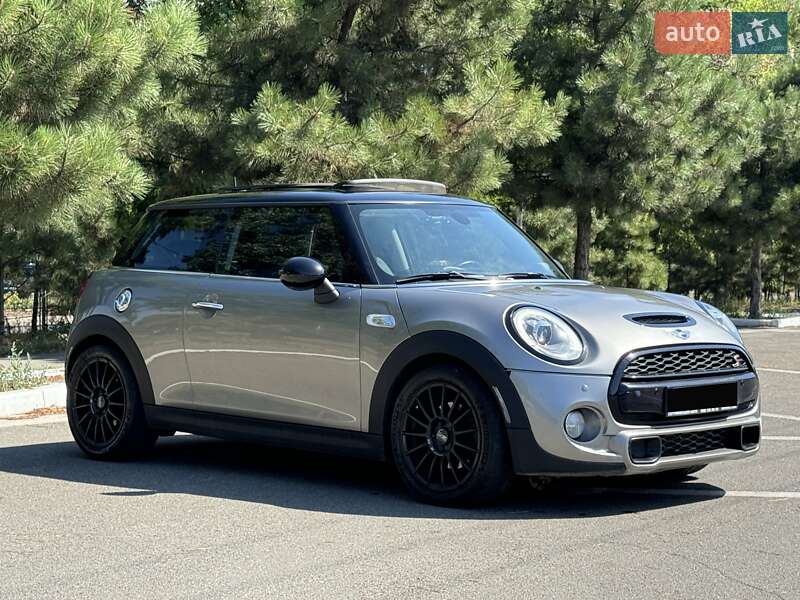 Mini Hatch (2017)