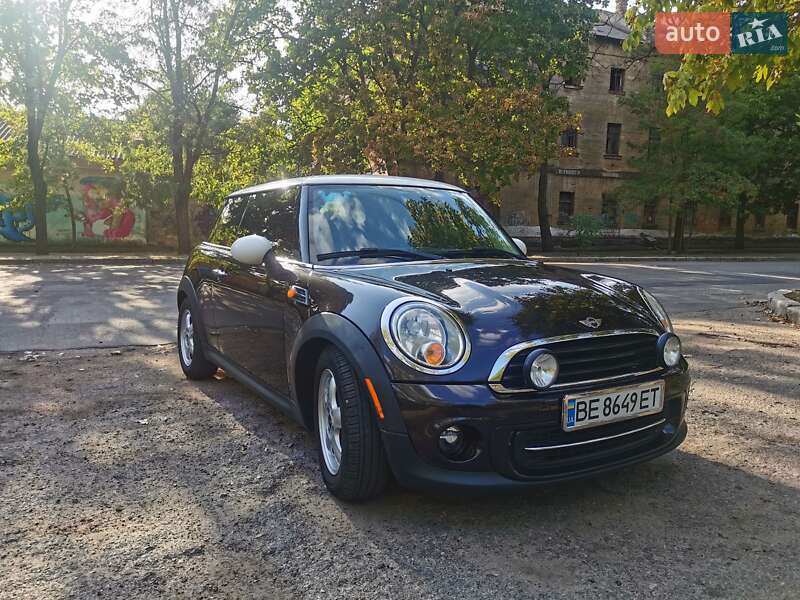 Mini Hatch (2013)