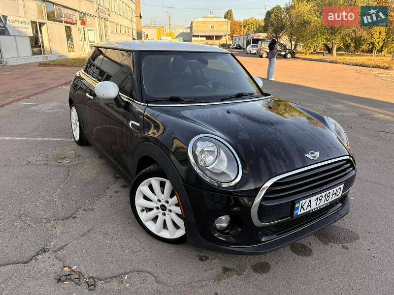 Mini Hatch (2017)