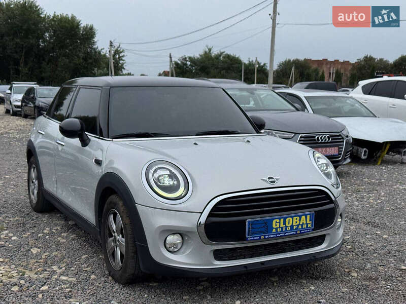 Mini Hatch (2019)