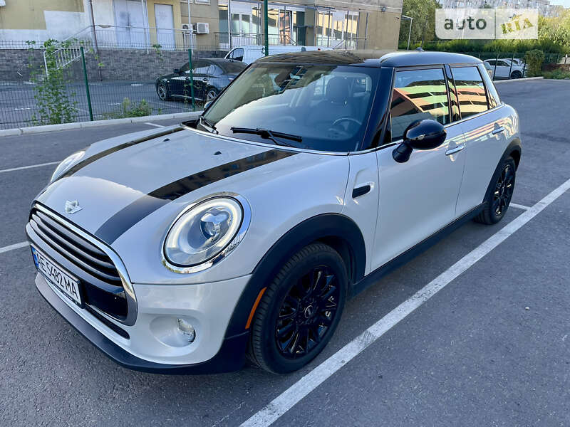 Mini Cooper (2016)