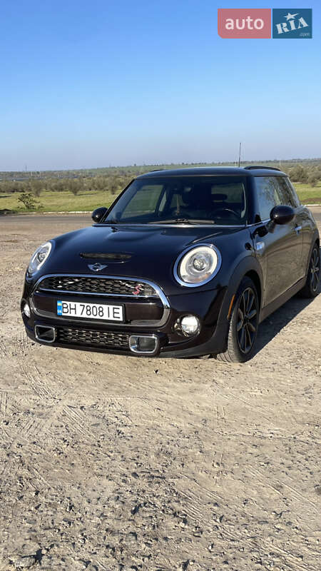 Mini Hatch (2015)